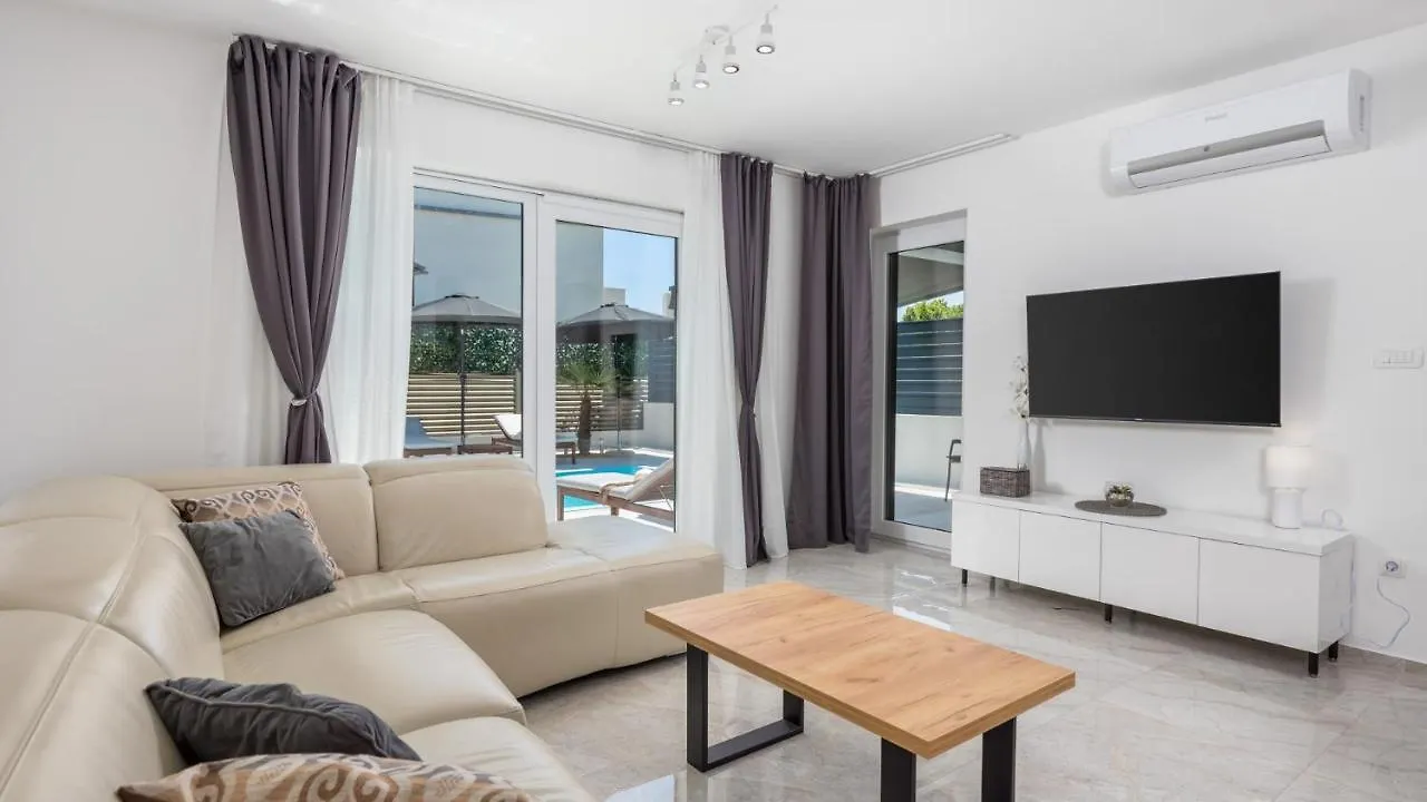 Modern Holiday House Jadranka With Pool Pinezici  0*, Pinezici (Krk) Croatia