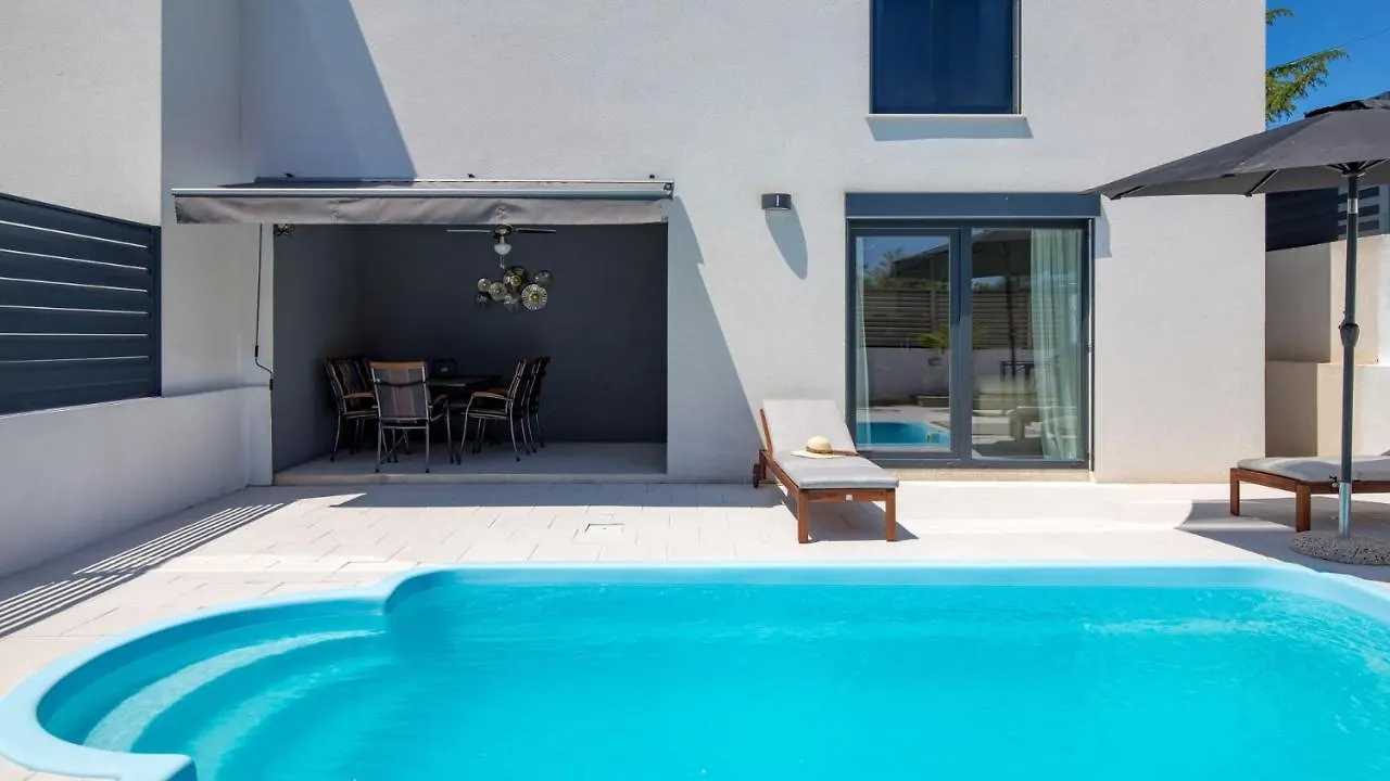Modern Holiday House Jadranka With Pool Pinezici  Pinezici (Krk)