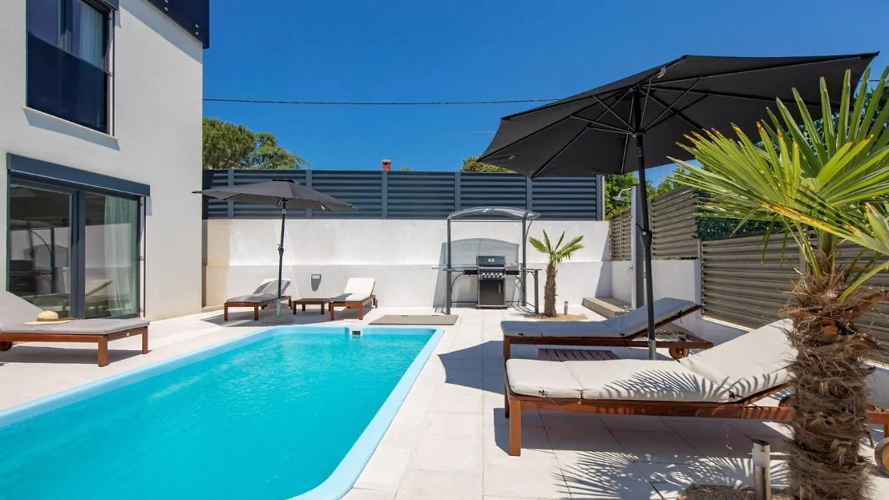 Holiday home Modern Holiday House Jadranka With Pool Pinezici